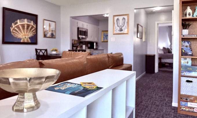 Little Canada Apartment | Quiet and Relaxing 2 Bedroom in Little Canada