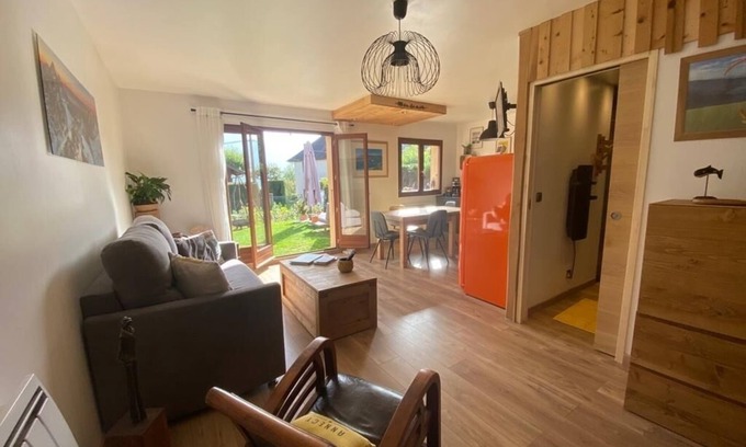 Sevrier Apartment | Quiet apartment with mountain views