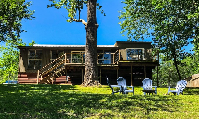 Bastrop House | Quiet Cabin on the River Near Downtown Bastrop