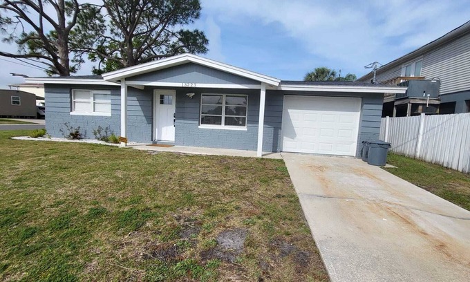 Pleasure Isles House | Quiet canal home