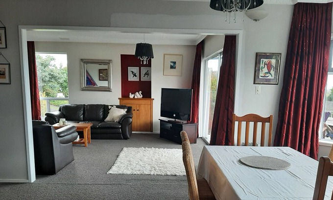 Gisborne House | Quiet, cosy comfortable home