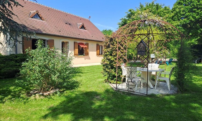 Le Merlerault Cottage | Quiet country house - 3 bedrooms, enclosed garden, WiFi