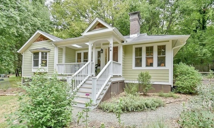 Pittsboro House | Quiet, elegant cottage just steps from downtown Pittsboro—minutes to Jordan Lake