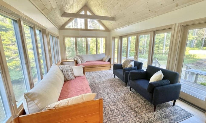Bass Harbor House | Quiet Family & Pet Friendly Home! [Owls Nest]