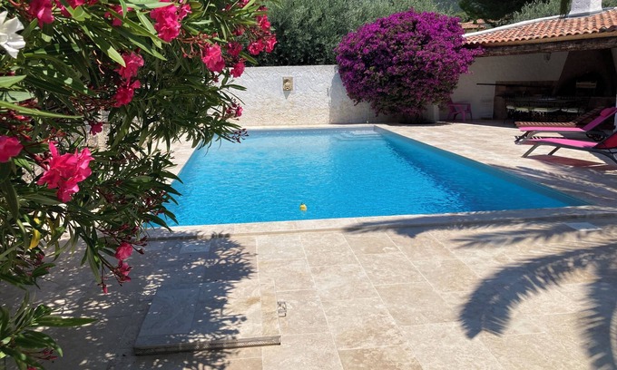 Ceyreste House | Quiet, family-run gîte with shared pool Ceyreste/la Ciotat 10 minutes from Cassis