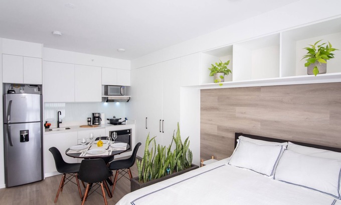 Barrio Escalante House | Quiet Gorgeous Queen Bed Studio + Jacuzzi