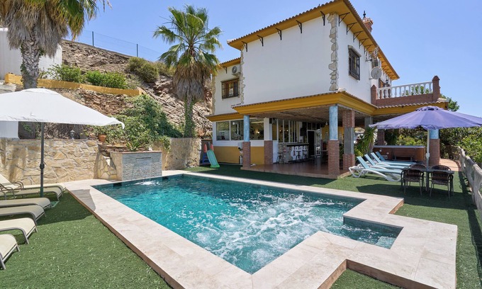 Sayalonga House | Quiet Holiday Home Cortijo la Encina with Pool, A/C, Wi-Fi & Terraces