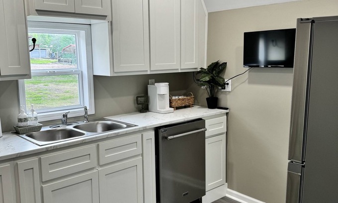 Corinth House | Quiet home to relax and unwind!