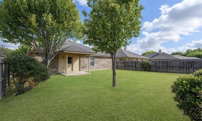 Temple House | Quiet home w/King bed, Work Area, Pack n Play & Pet Friendly