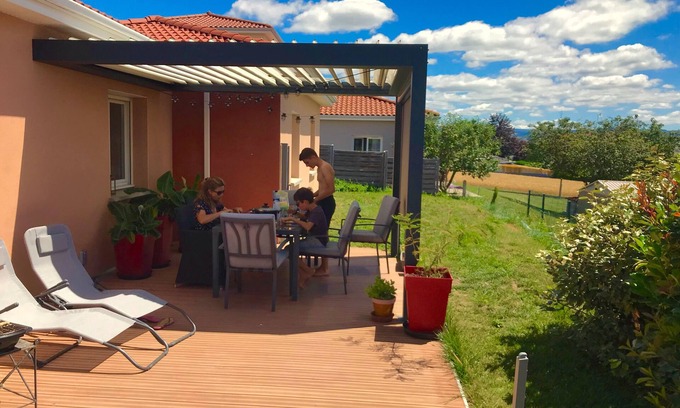 Orbeil House | Quiet house and garden for 5 near the volcanoes