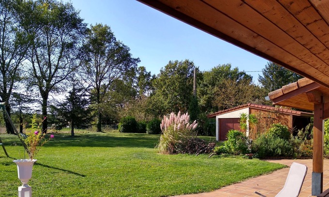 Estrablin House | Quiet house in a green setting Holidays, Telework or Families