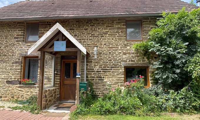 Mantilly Cottage | Quiet house in the heart of Normandy with spa