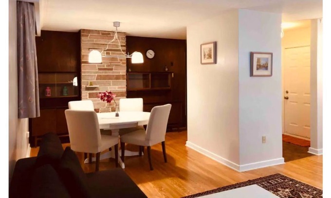 Willowdale House | Quiet Lovely 3 Bedroom House with Amazing Backyard