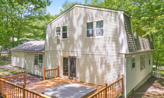 Mount Pocono House | Quiet mountain home with deck, hot tub, pool table & Ping-Pong/air hockey