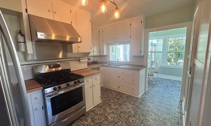 South Pensacola House | Quiet North Hill retreat
