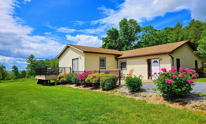 Bridgewater House | Quiet, off the grid getaway with access to hiking, fishing and wineries nearby!