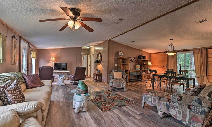 Silver Springs House | Quiet Pet-Friendly Silver Springs Escape!