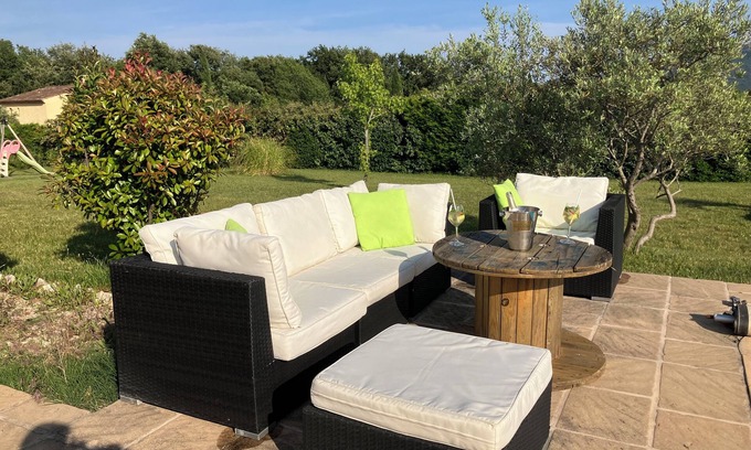 Pourrieres House | Quiet Provencal villa with swimming pool, air conditioning and panoramic view