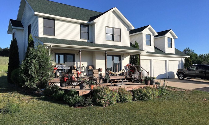 Williamsburg House | Quiet Retreat, Pet Friendly, Situated between Traverse City & Elk Rapids