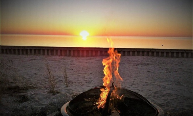 Avon House | Quiet~Secluded~King Beds~Pvt Beach~Dogs Love~Fenced yard Book 2026 Discount now!