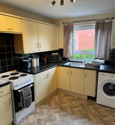 Skegby Apartment | Quiet, Sleeps 12, 2 bathrooms, Lots of parking, KIA 2