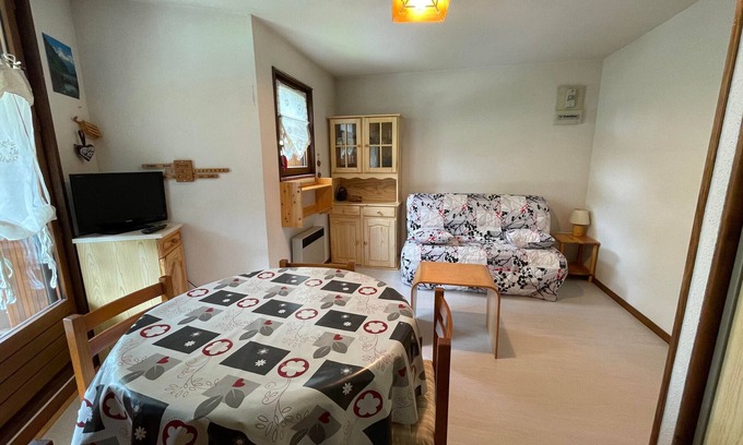 Abondance Apartment | Quiet Studio for 4 with Balcony in Abondance