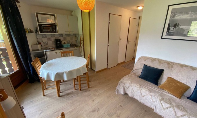 Abondance Apartment | "Quiet Studio with Balcony, Parking, Near Slopes – Sleeps 4"