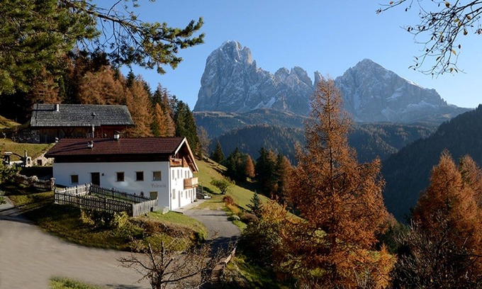 Ortisei Apartment | Quiet, sunny farm in Val Gardena with an impressive landscape