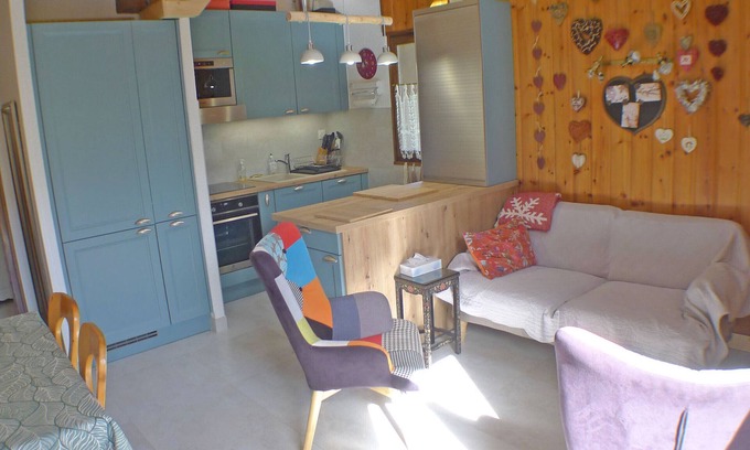 Samoens Apartment | Quiet T3 with balcony, parking and storage 500m from center