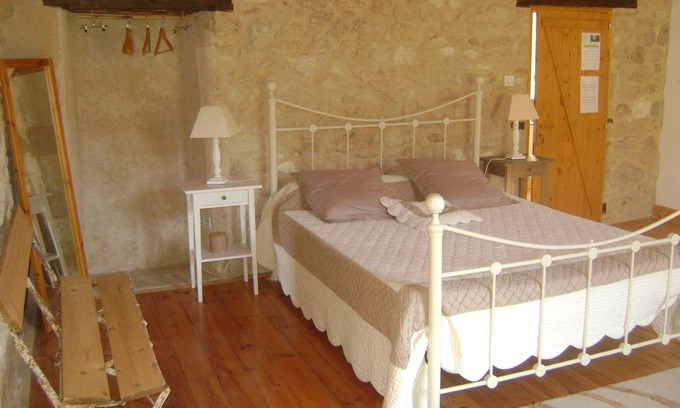 Castelnau-de-Montmiral Bed & Breakfast | Quiet Tilleul guest house at "La Boriette" for nature lovers