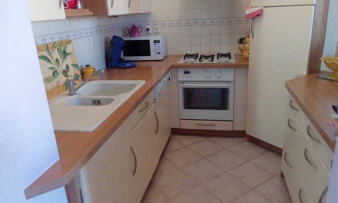 Uzes Apartment | QUIET TOWN CENTER with GARAGE