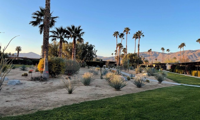 Borrego Springs Condo | Quiet two bedroom Club Circle West condo with WiFi in beautiful Borrego Springs