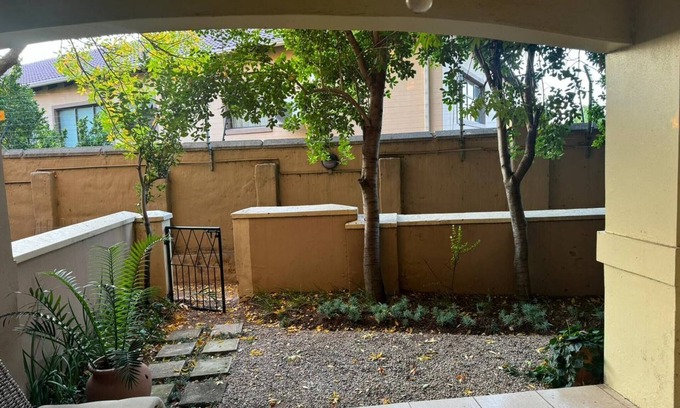 Greater Johannesburg Metropolitan Area Apartment | Quiet, Very Specious Apartment In Dainfern