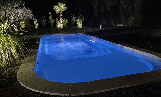 Chateaurenard Villa | Quiet villa with heated pool.