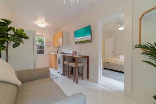 Southside Apartment | Quiet West Palm Beach Guest Cottage Near the Beach!