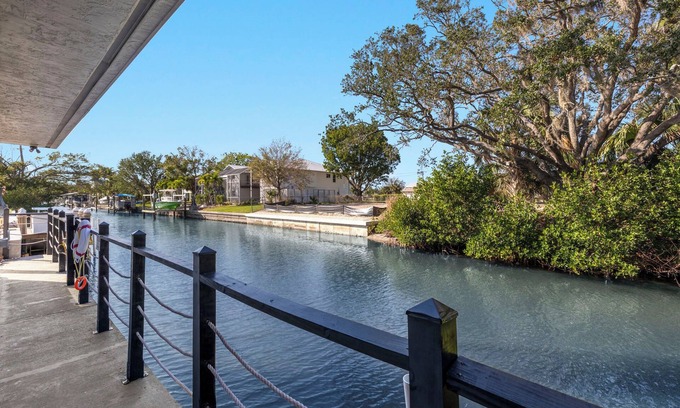 Bonita Springs House | Quite Bonita Springs neighborhood near golf, beaches and hopping w/swim spa