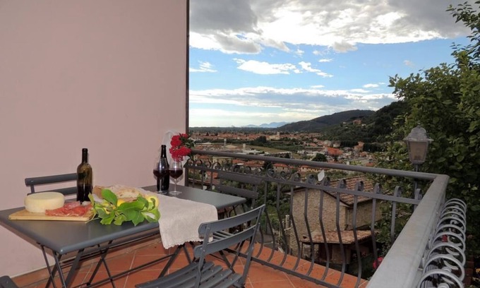 Seravezza Apartment | Quite, exclusive apartment, sea view, garden with bbq, equipped terrace