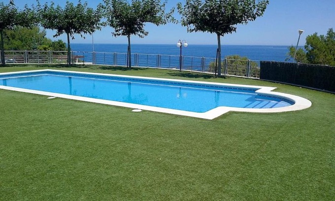 Llanca Apartment | résidence avec piscine face à la mer, 1ère ligne
