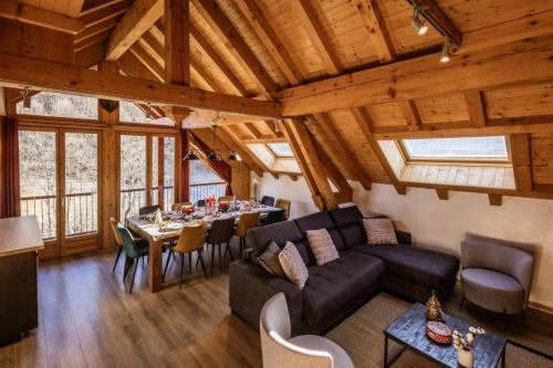 Valloire Ski Chalet | Résidence Les Fermes Du Planet - Chalet 12 personnes 5 exposé Sud-Est MAE-7874