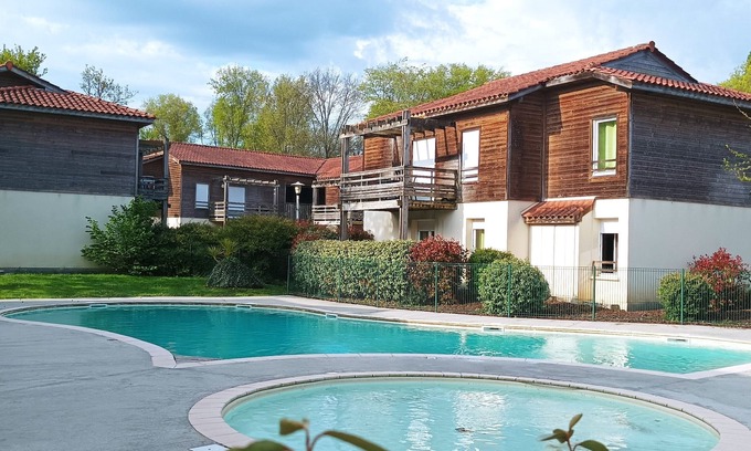 Aureilhan Apartment | Résidence Terrasses du Lac 3*, heated swimming pool