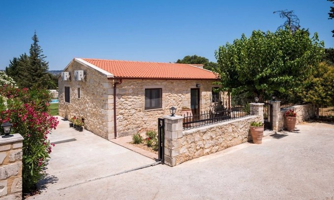 Maza Villa | R 1022 Villa Zoey with Garden view & Pool.