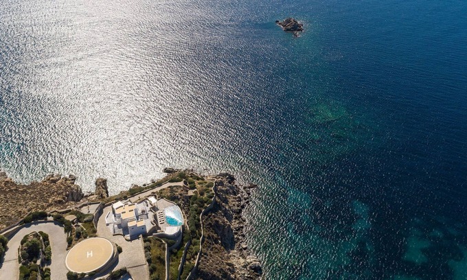 Psarou Villa | R 514 Luxury Villa and Exotic Pool Amazing Sea Views BBQ
