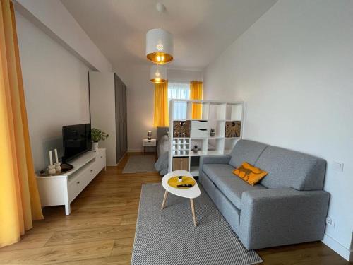 Wlochy Apartment | R HOUSE - brand new apartments with patio and garage