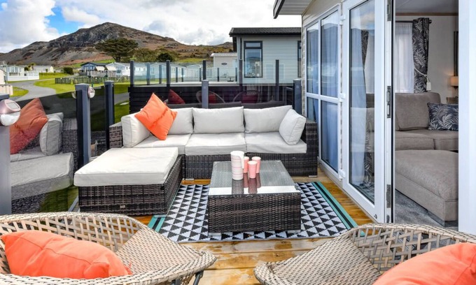 Nefyn Ski Chalet | R15 Aberafon Holiday Park