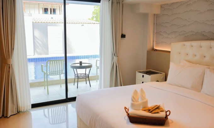 Ban Tai Hotel | R2 Bed and Pool Kanchanaburi