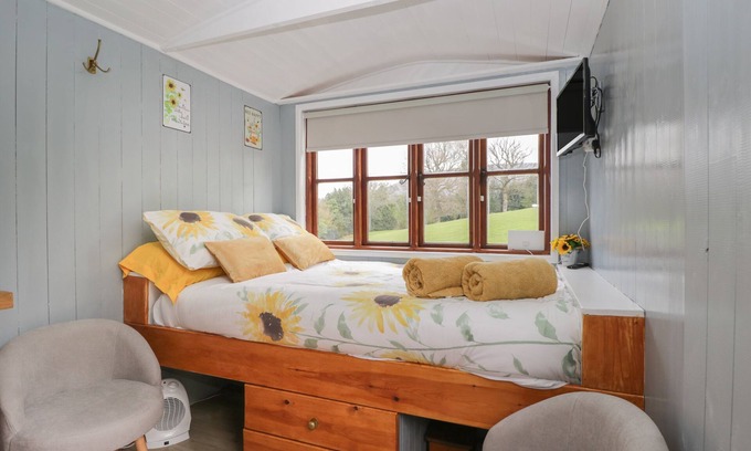 Abergavenny Cottage | Rabbit Hill Hut
