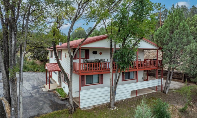 Ruidoso Downs Cabin | Racetrack Cabin Escape - RV Hookup