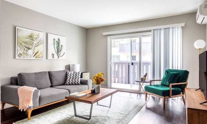 Sunnyvale Apartment | Rad Sunnyvale 1BR w/Gym, Pool, Courts, near Tech HQs, by Blueground