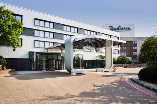 Heathrow Villages Hotel | Radisson Hotel and Conference Centre London Heathrow