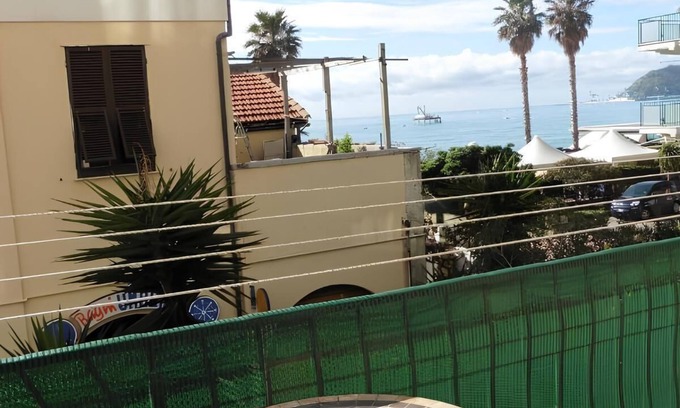 Savona Apartment | Raffaello Beach Apartment Savona, 50 m from the sea, WIFI, AC, equipped kitchen